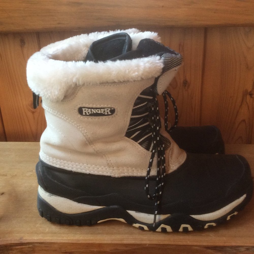 Ranger Gray & Black with White Faux Fur Thermolite Liner Winter Boot Size 9
